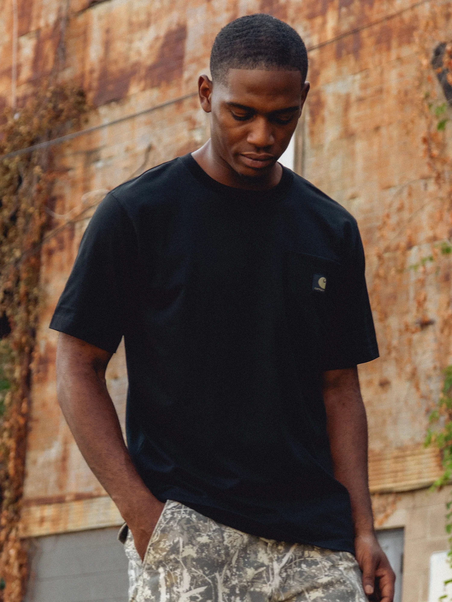 CARHARTT RELAXED LIGHTWEIGHT POCKET CAMO T-SHIRT - Image 2