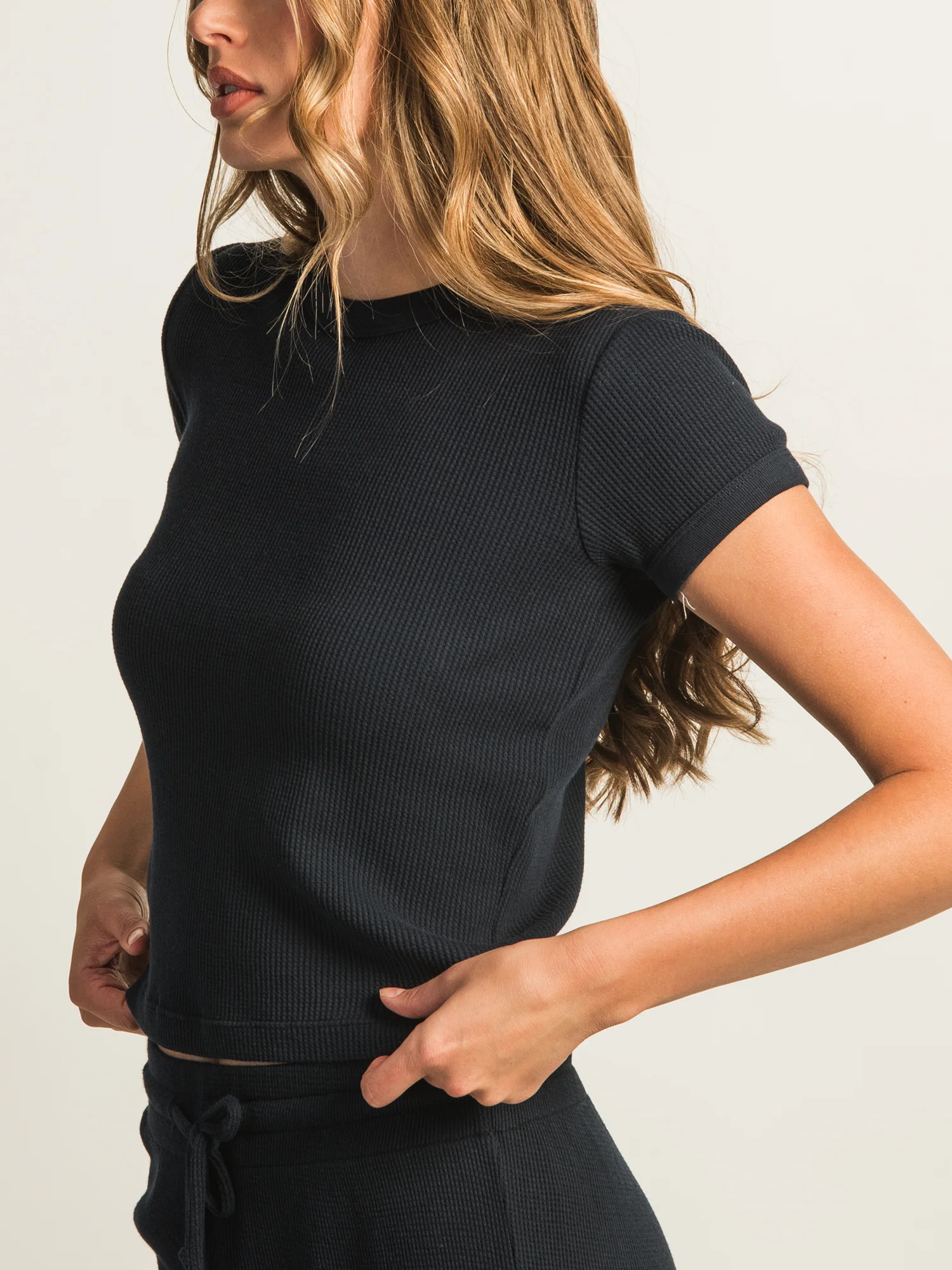 HARLOW ALLIE WAFFLE TEE - NAVY - Image 4