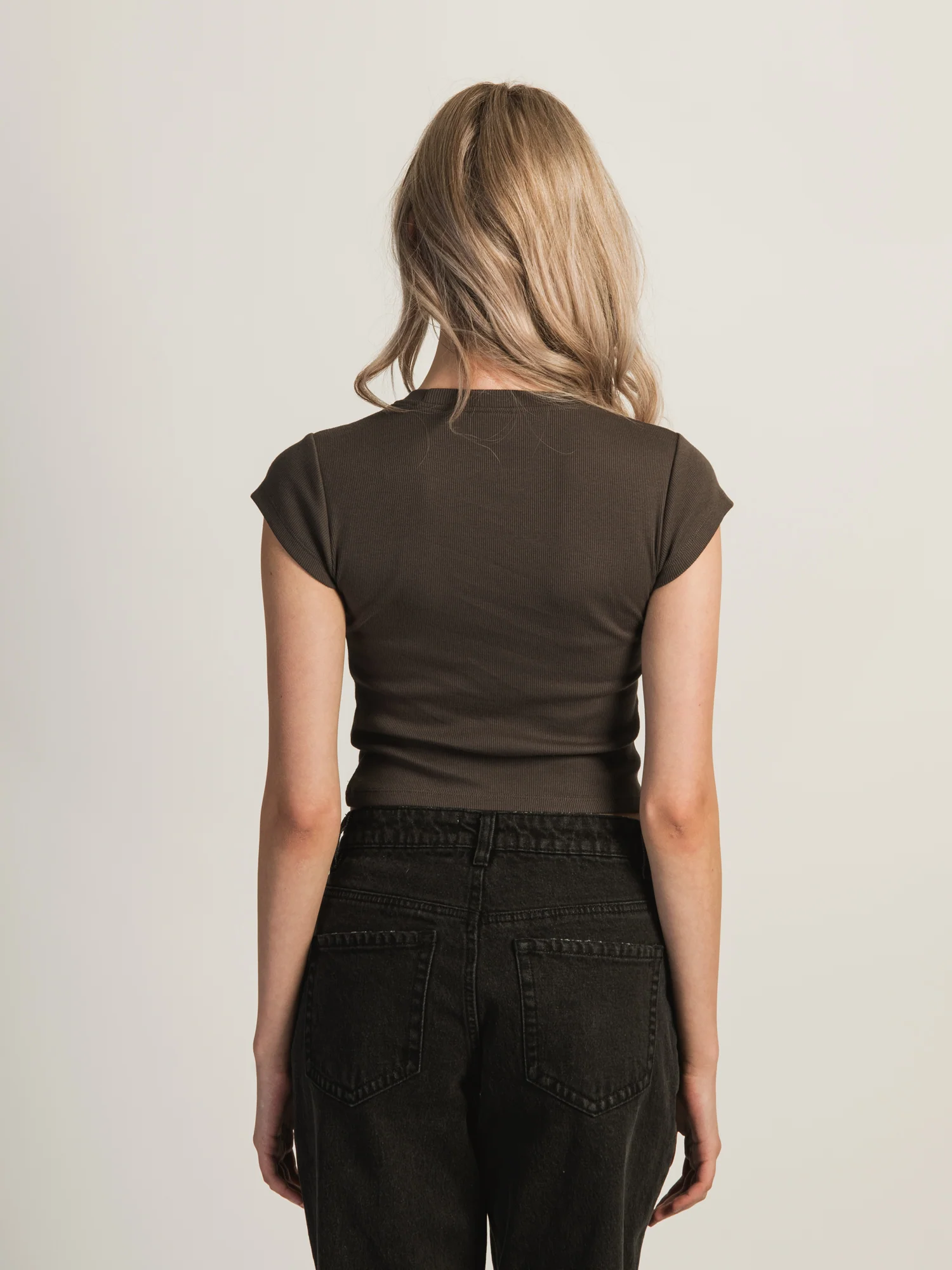 HARLOW ESSENTIAL RIBBED BABY TEE - CHARCOAL - Image 3