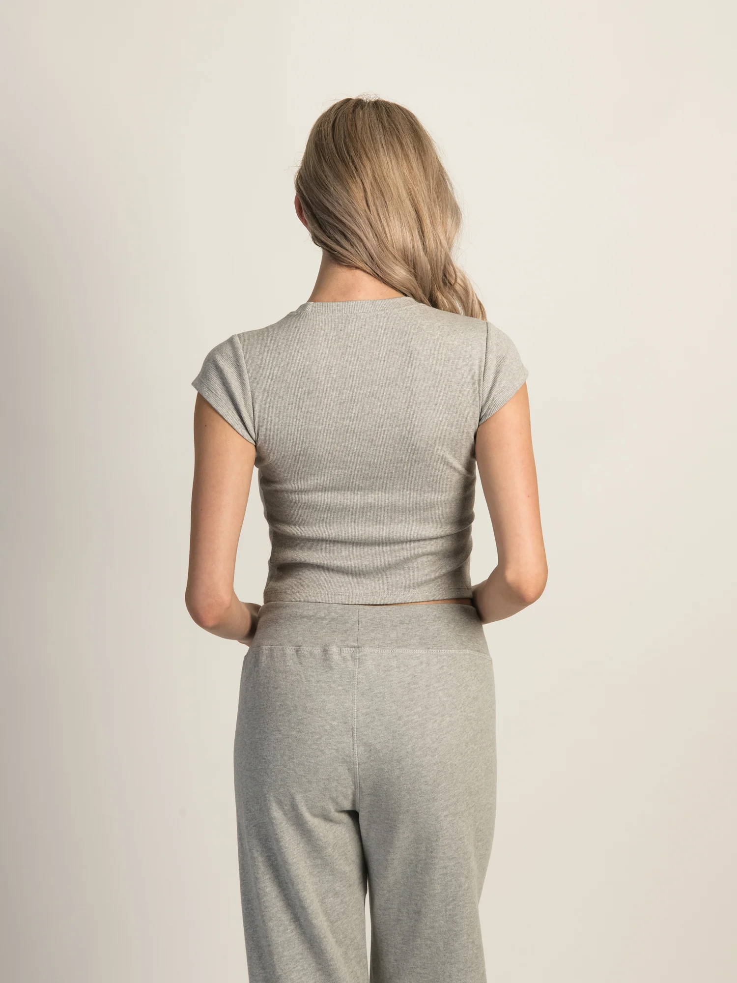 HARLOW ESSENTIAL RIBBED MELANGE BABY TEE - HEATHER GREY - Image 4
