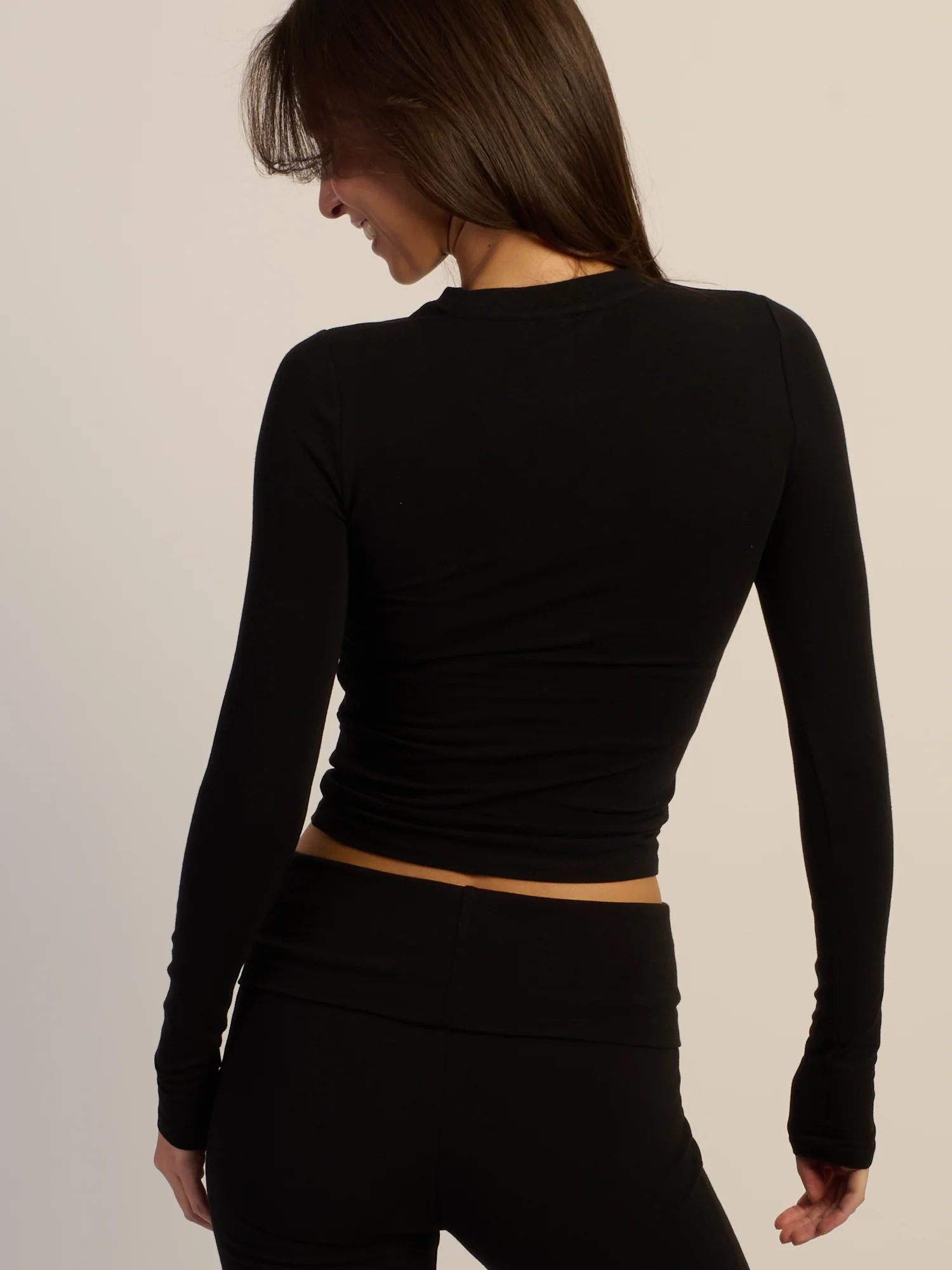 HARLOW GIA LONGSLEEVE - BLACK - Image 4
