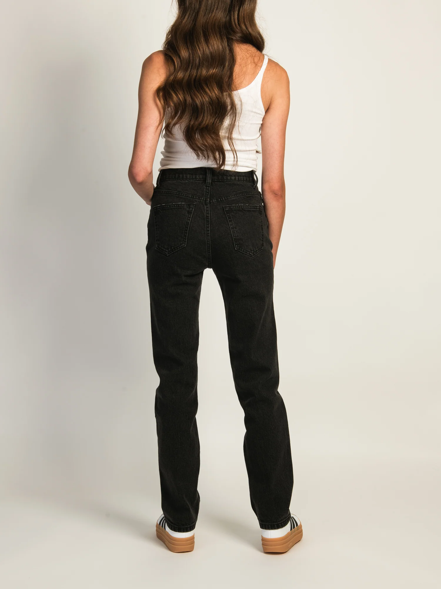 HARLOW HIGH-RISE STRAIGHT JEAN - BLACK - Image 6