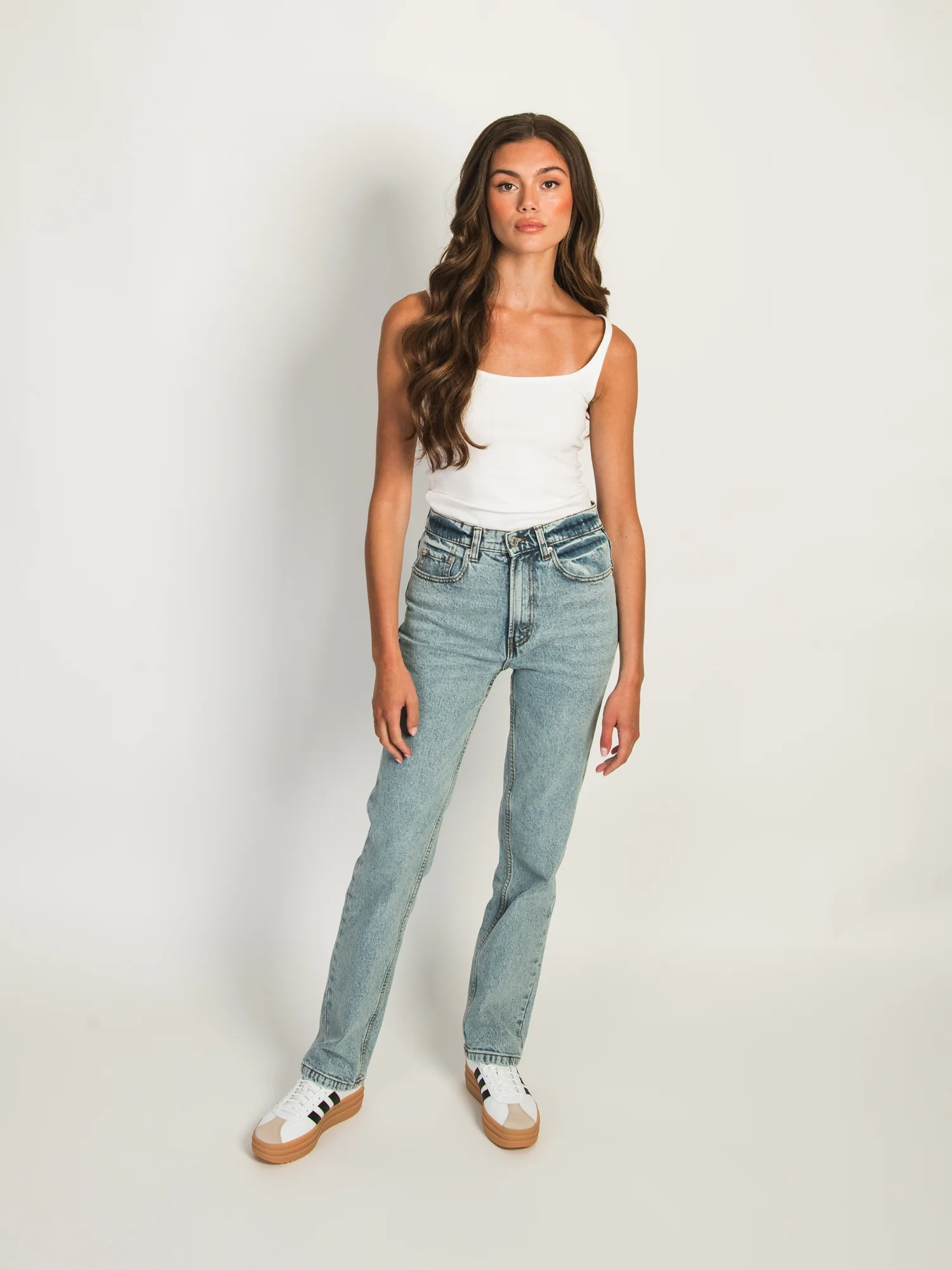 HARLOW HIGH-RISE STRAIGHT JEAN - LIGHT WASH - Image 3