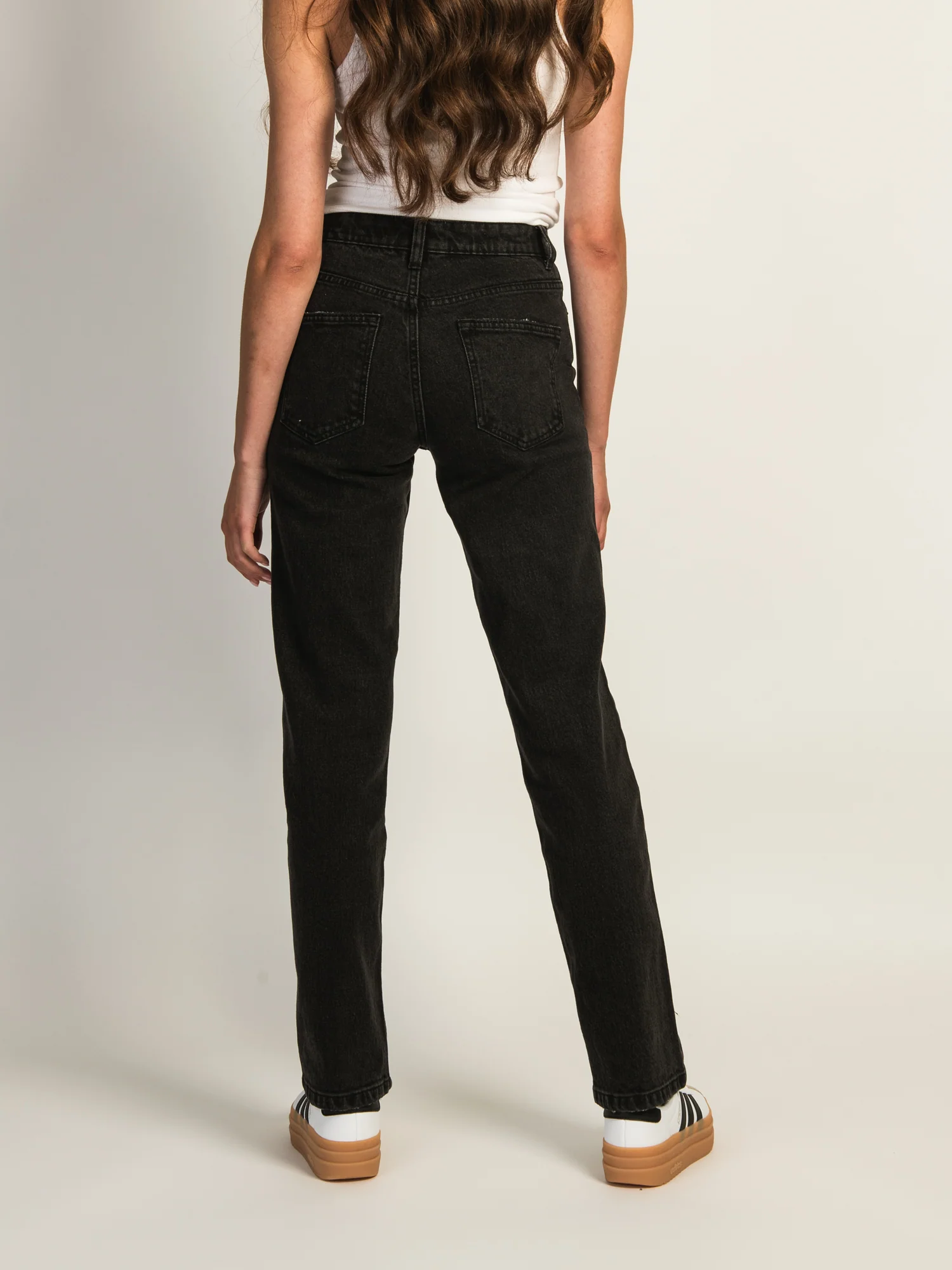 HARLOW MID-RISE STRAIGHT JEAN - BLACK - Image 5