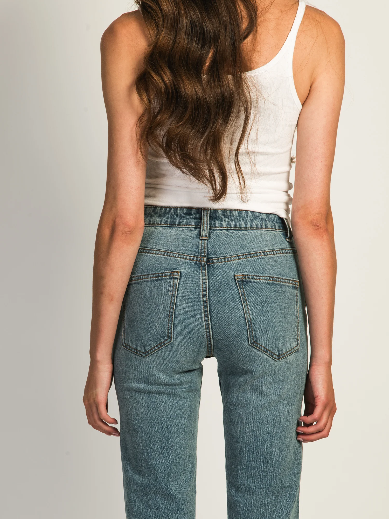 HARLOW MID-RISE STRAIGHT JEAN - MID WASH - Image 6