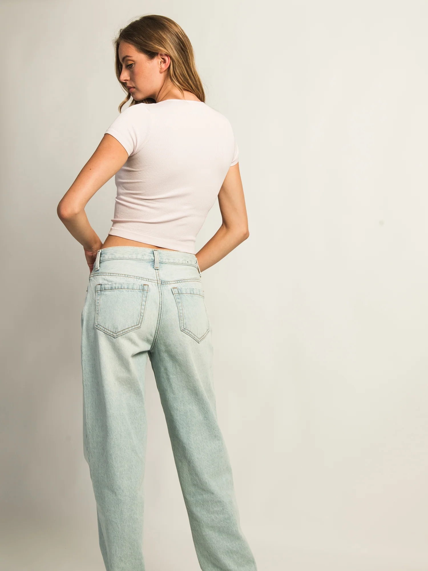 HARLOW RIBBED SEAMLESS TEE - BABY PINK - Image 6