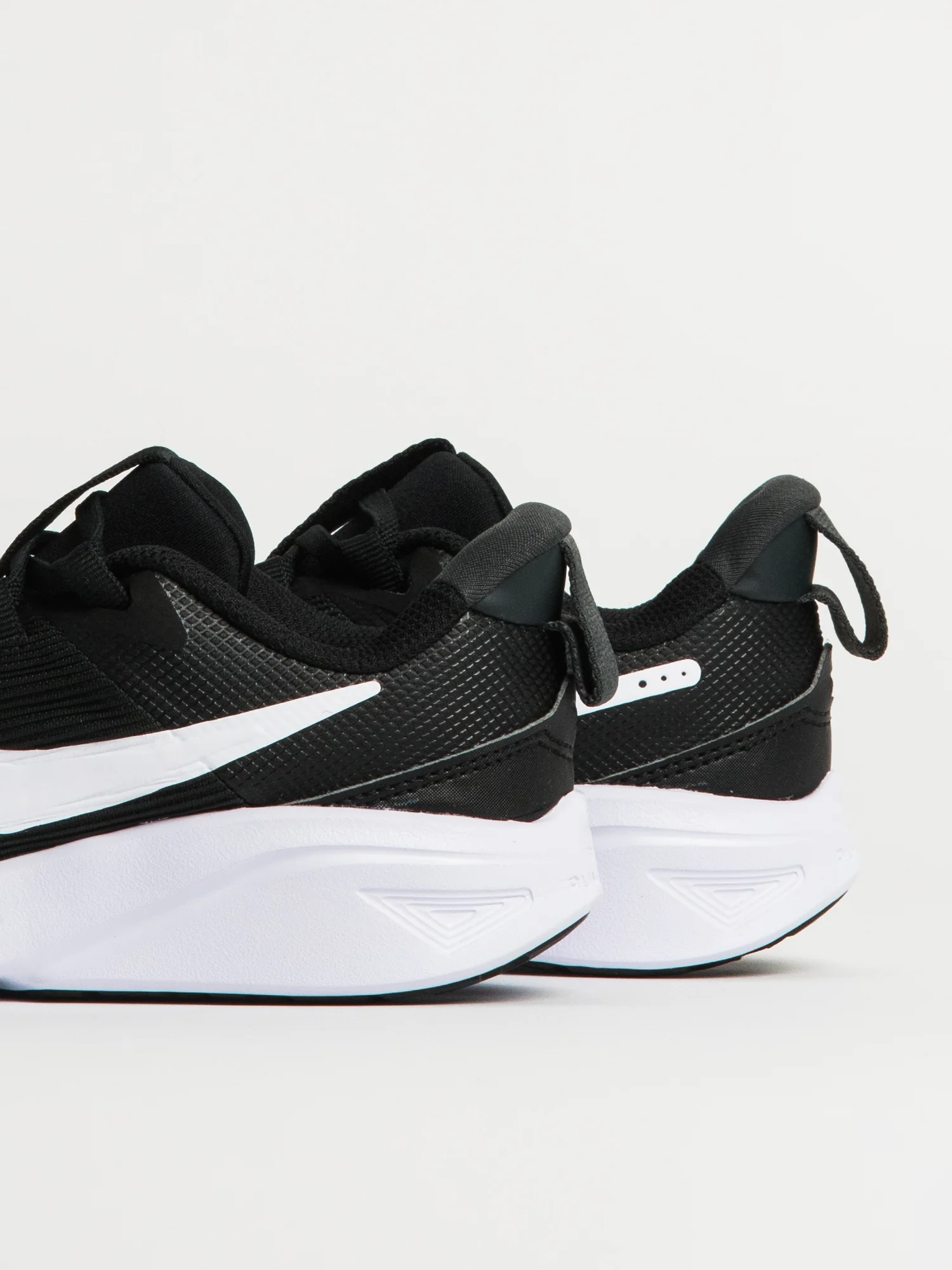 KIDS NIKE STAR RUNNER 4 SHOES - BLACK/WHITE - Image 7