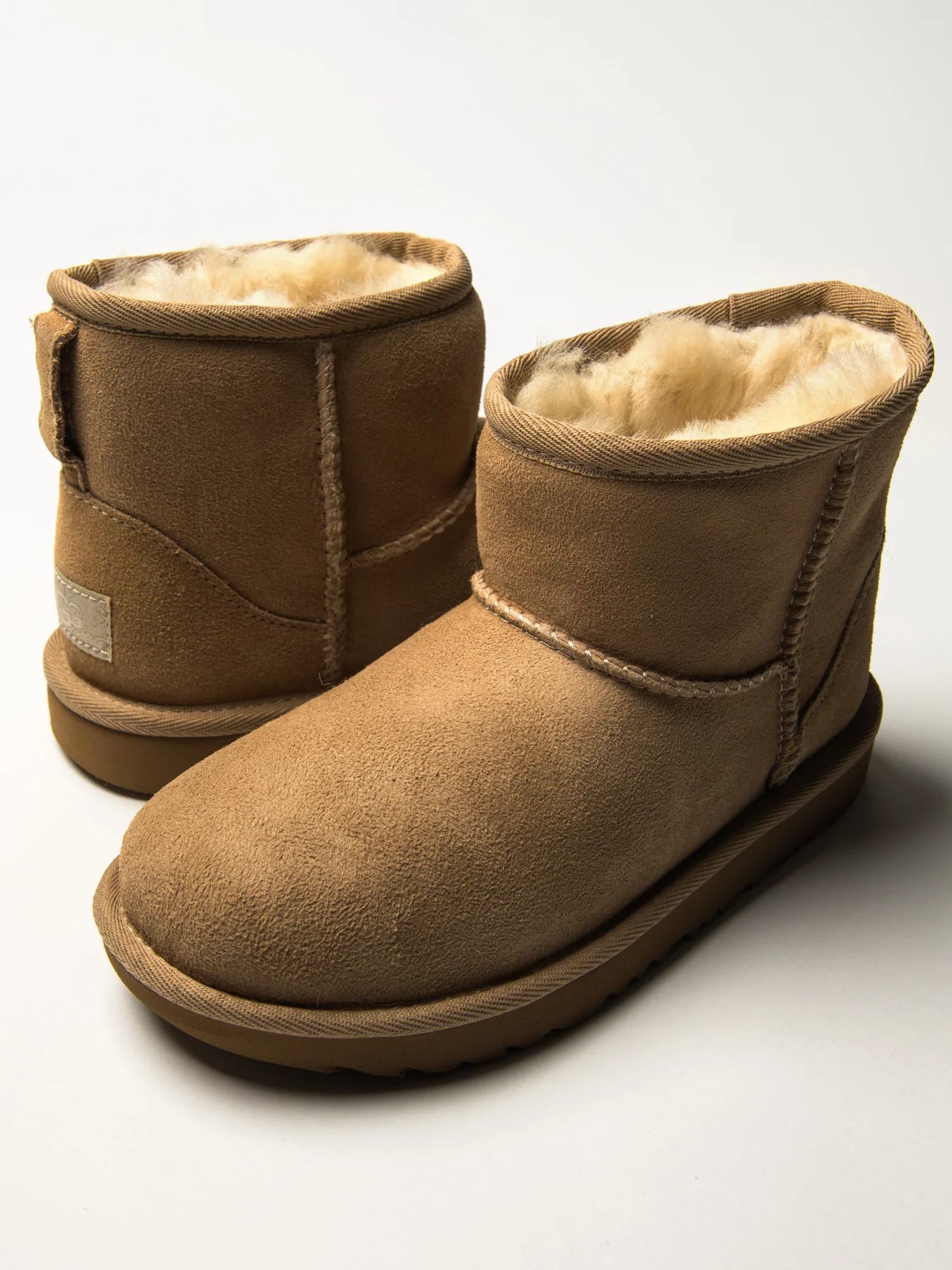 KIDS UGG K CLASSIC MINI II - SAND - Image 4