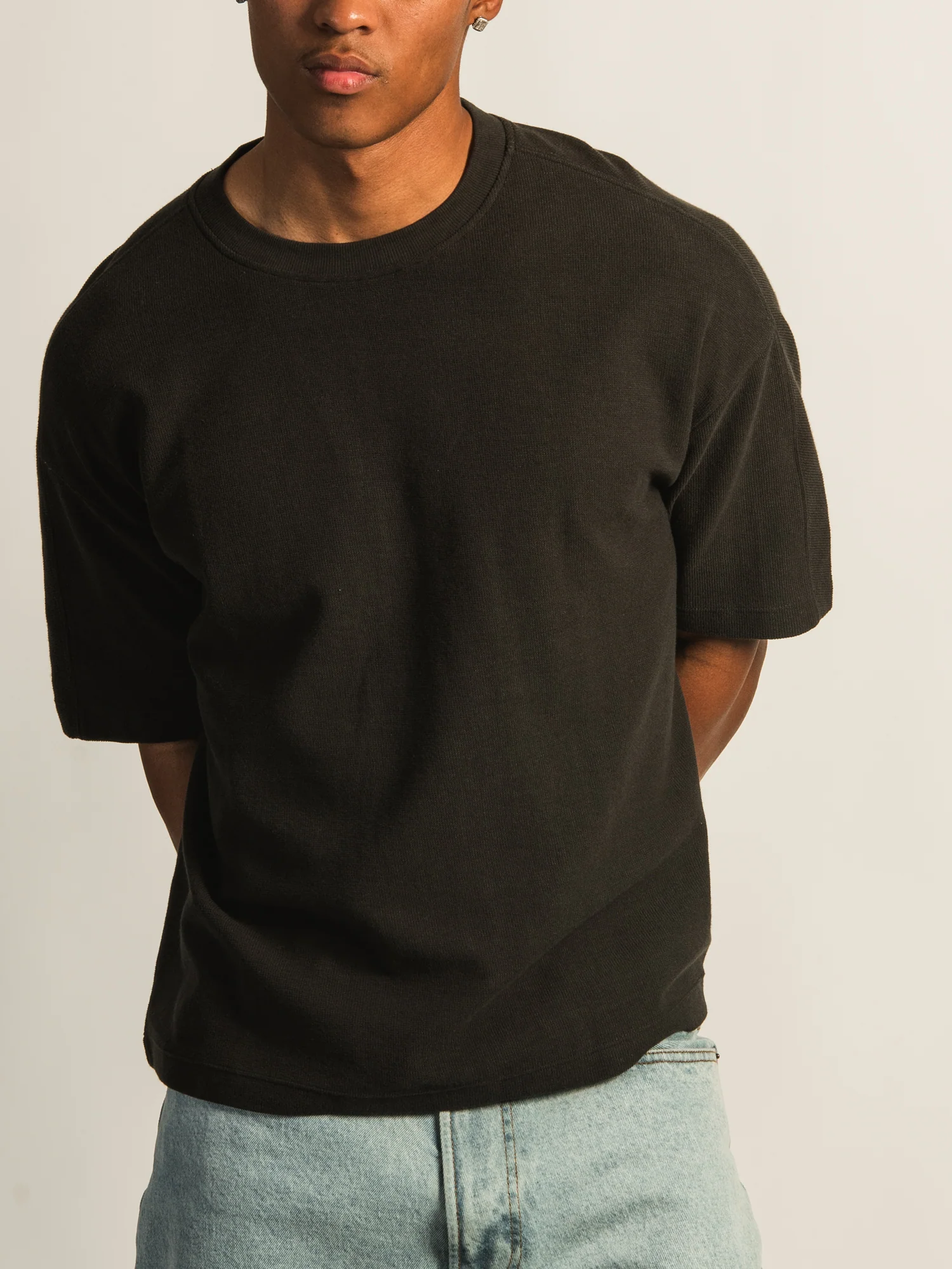 KOLBY SHORT CUT KNIT TEE- BLACK - Image 3