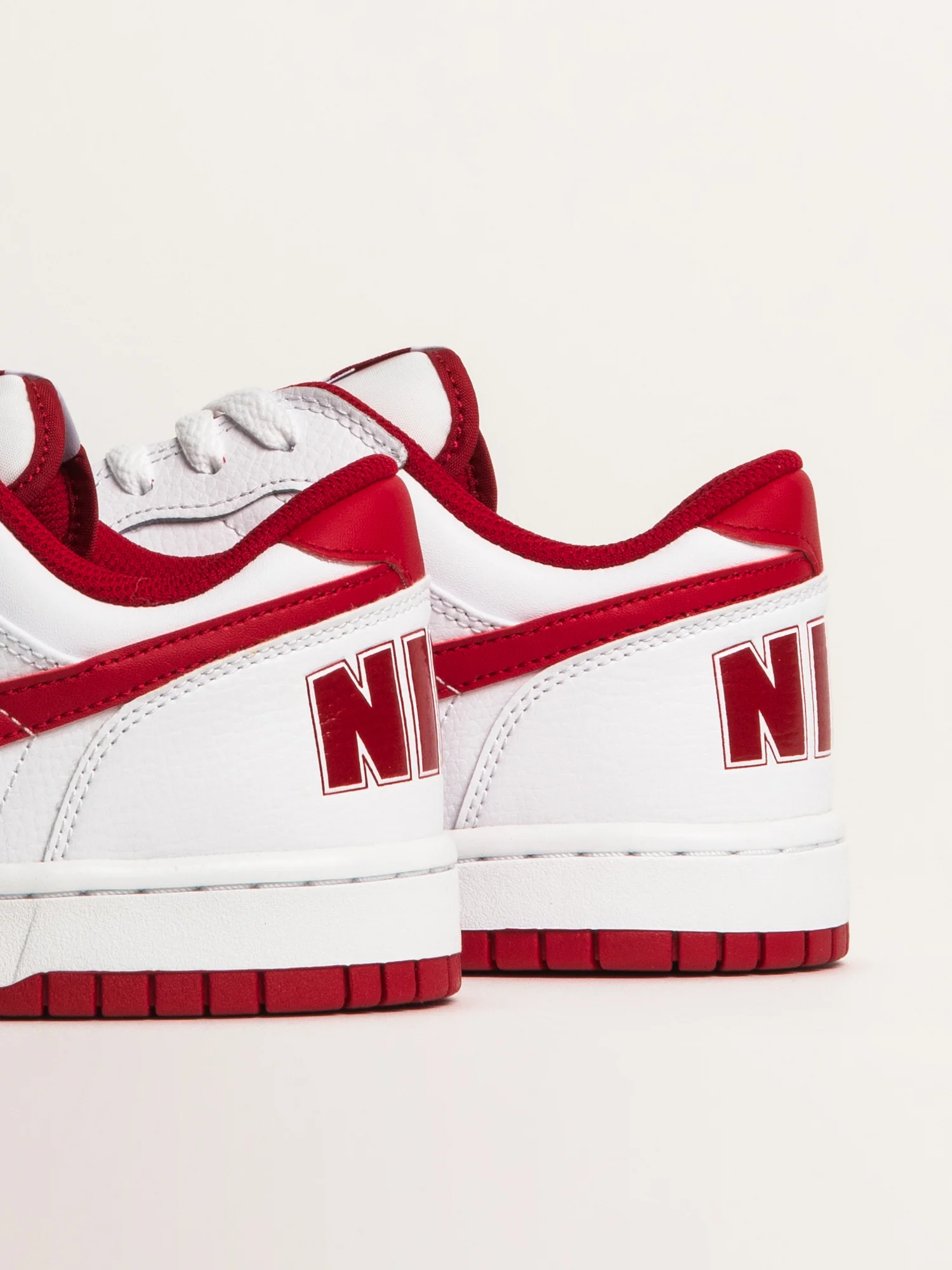 MENS NIKE BIG NIKE LOW SNEAKER - WHITE/GYM RED - Image 7