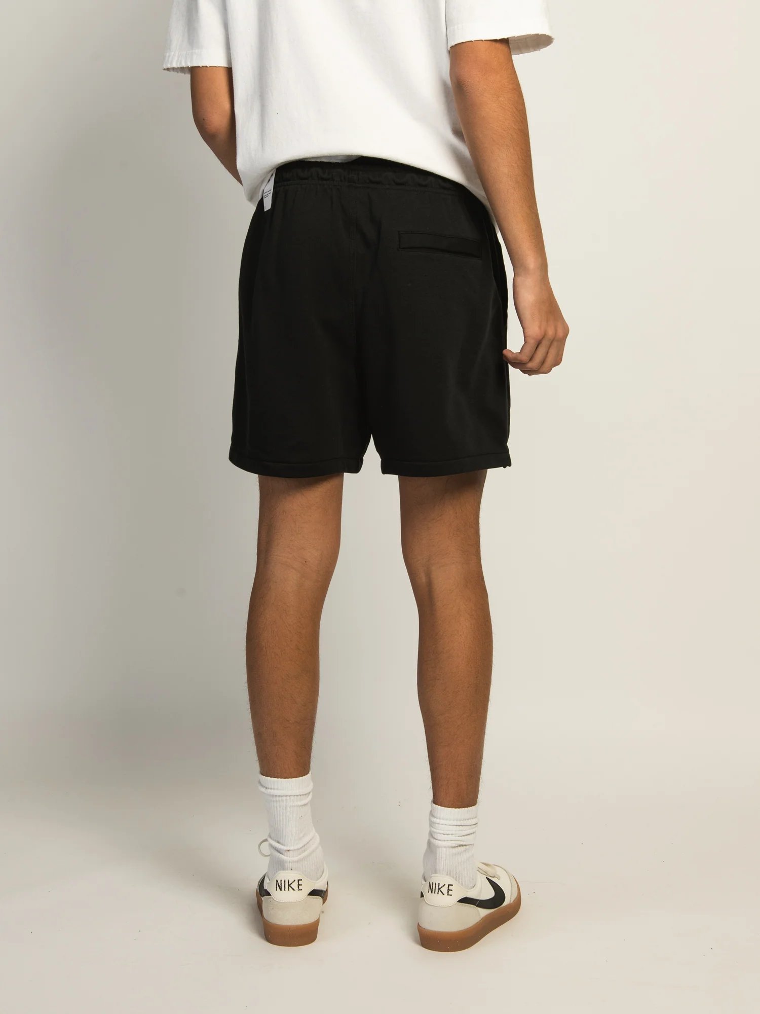 NIKE CLUB FLOW SHORT - BLACK - Image 5