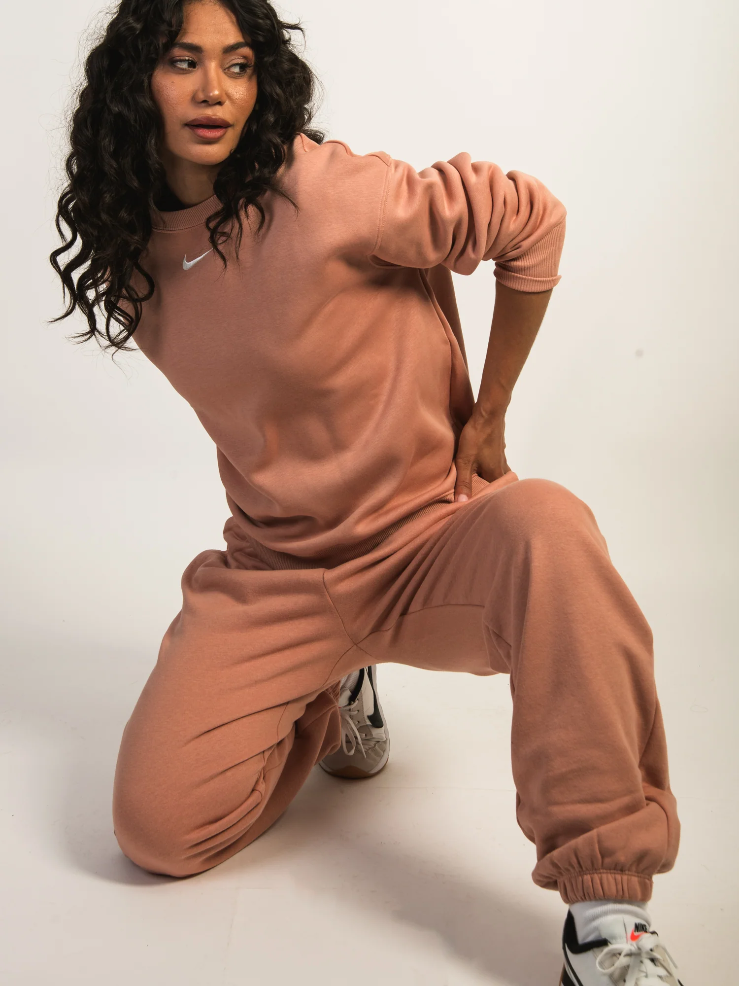 NIKE CLUB MIDRISE OVERSIZED SWEATPANTS - ROSE GOLD - Image 6