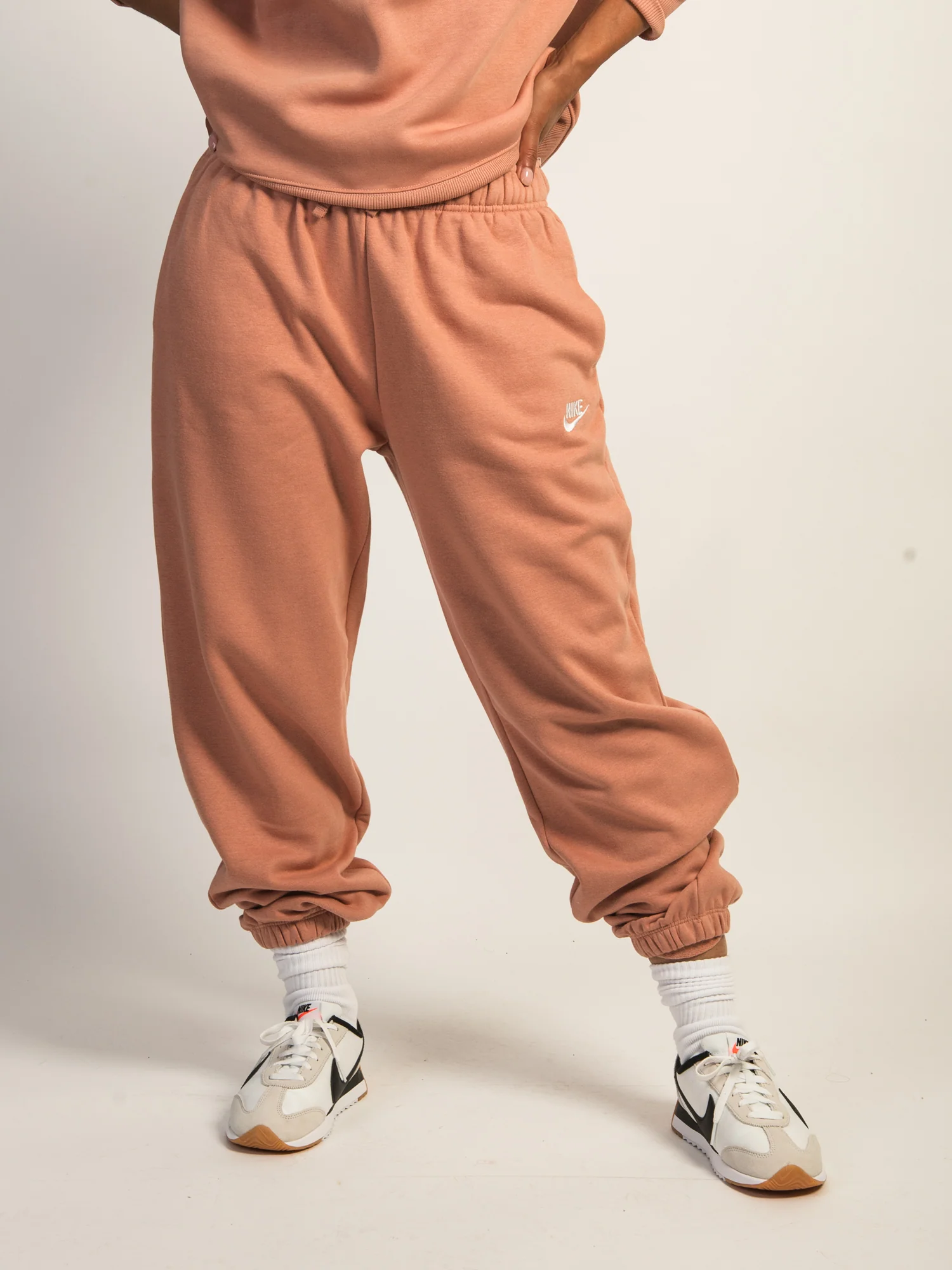NIKE CLUB MIDRISE OVERSIZED SWEATPANTS - ROSE GOLD - Image 7