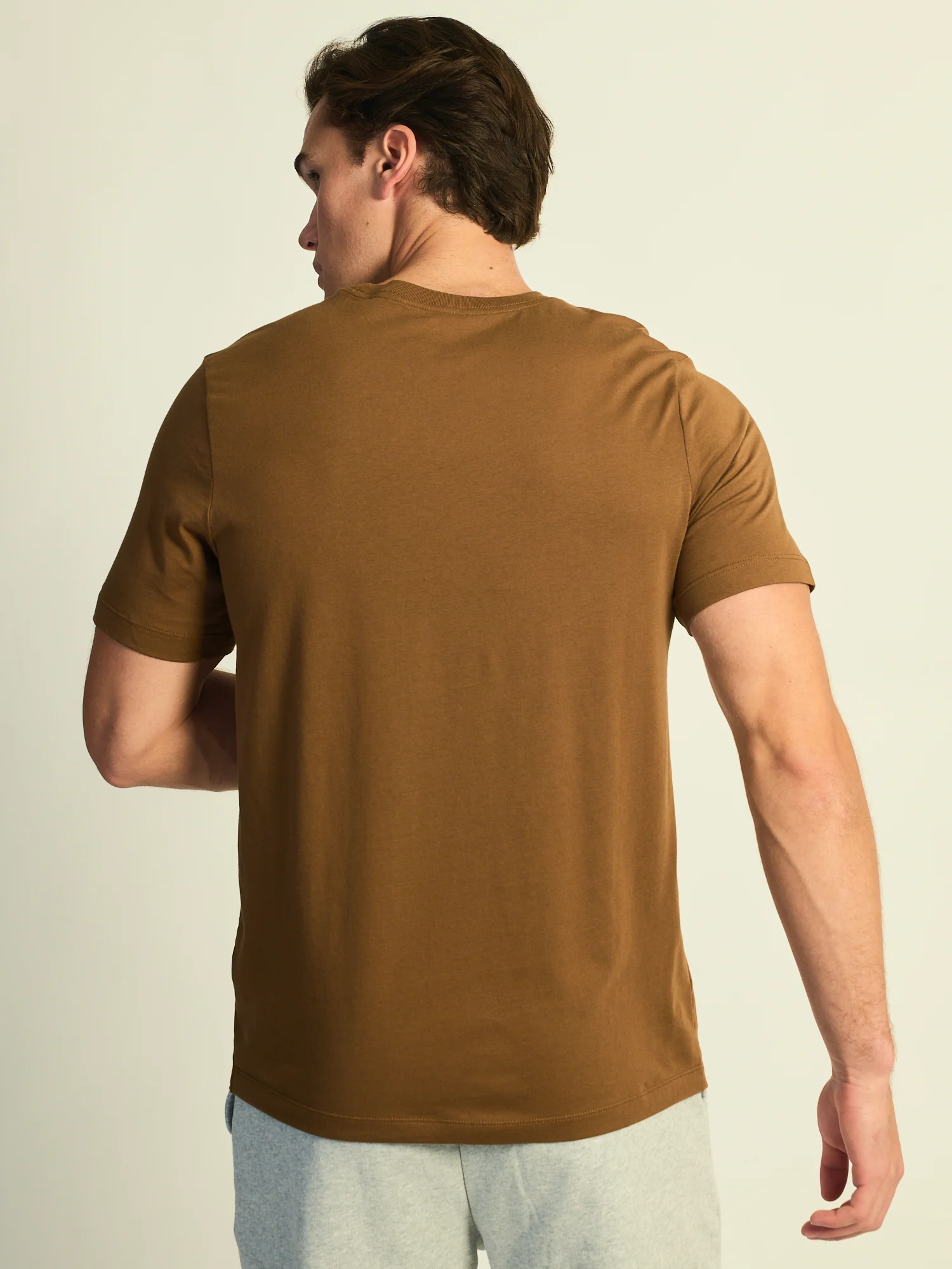 NIKE SPORTSWEAR CLUB T-SHIRT  - BROWN - Image 6