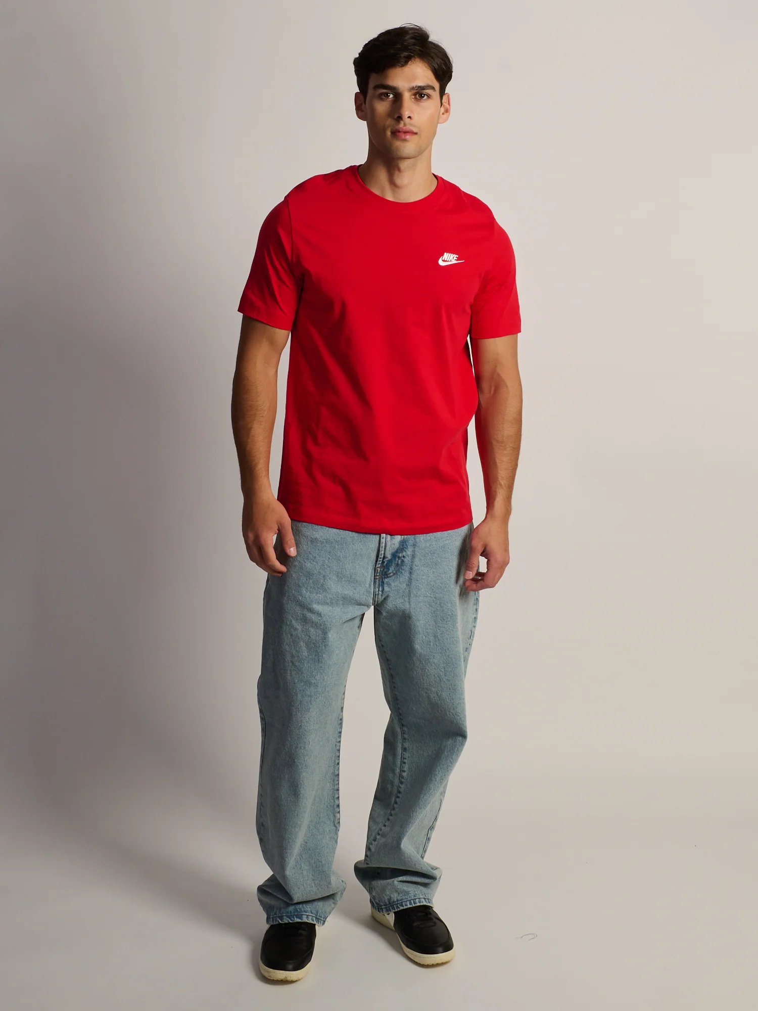 NIKE SPORTSWEAR CLUB T-SHIRT - RED - Image 2