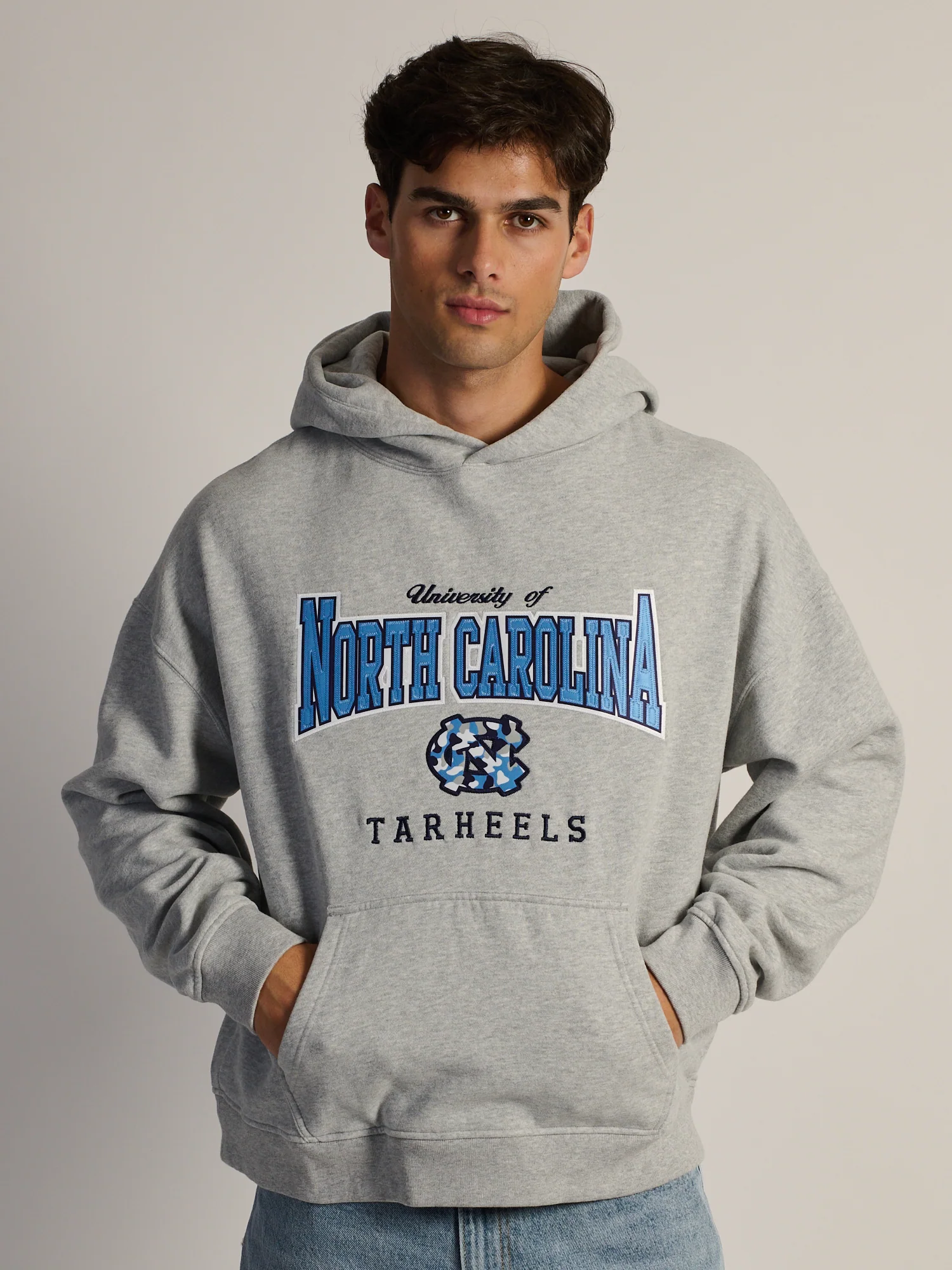 NORTH CAROLINA RELAXED CAMO LOGO HOODIE