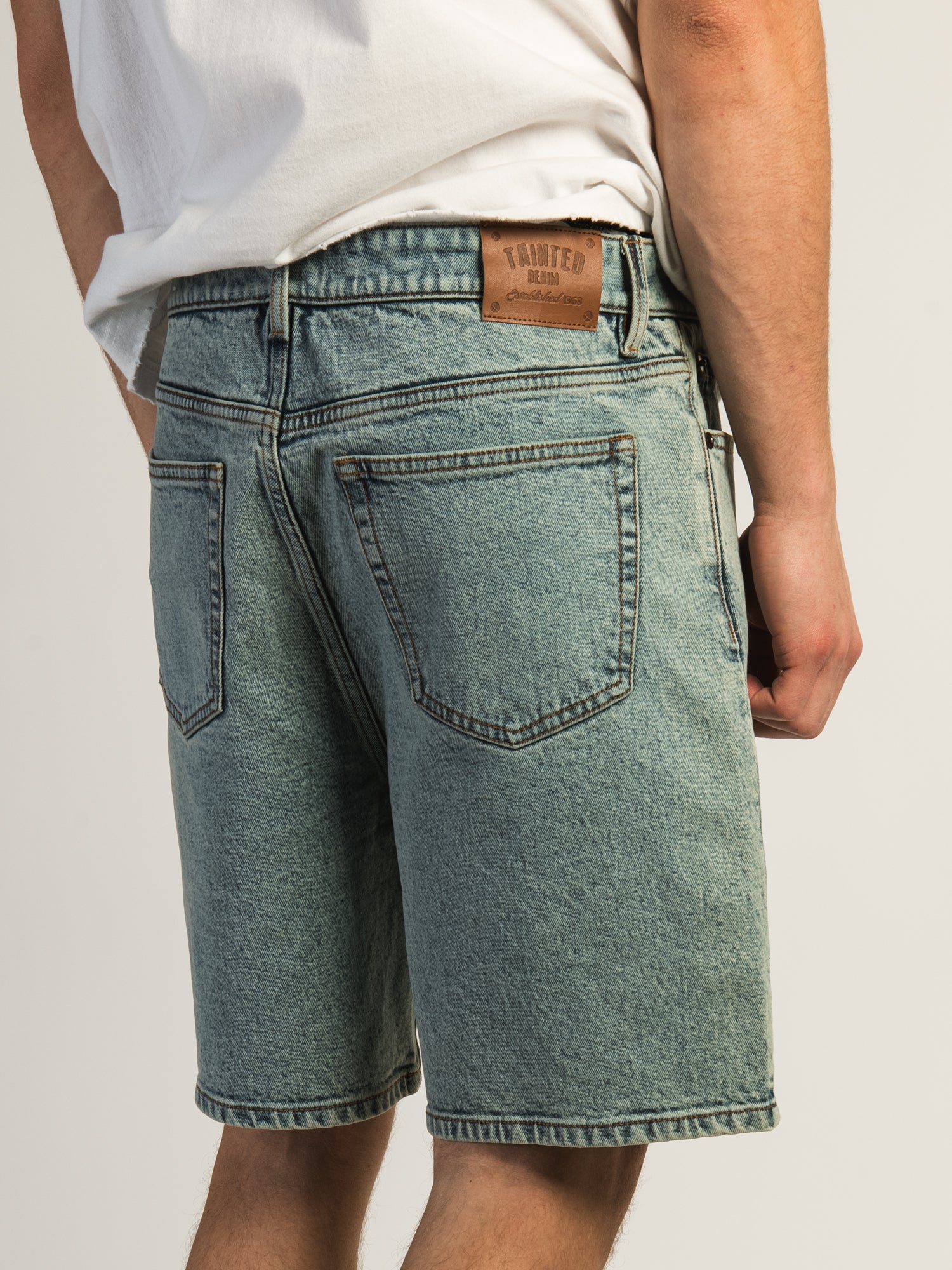 TAINTED DENIM SHORT - LIGHT WASH - Image 6